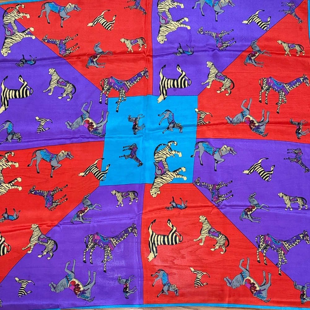VTG Elaine Gold Eye catching square silk scarf. A carousel horse print. 1980’s - Picture 5 of 16